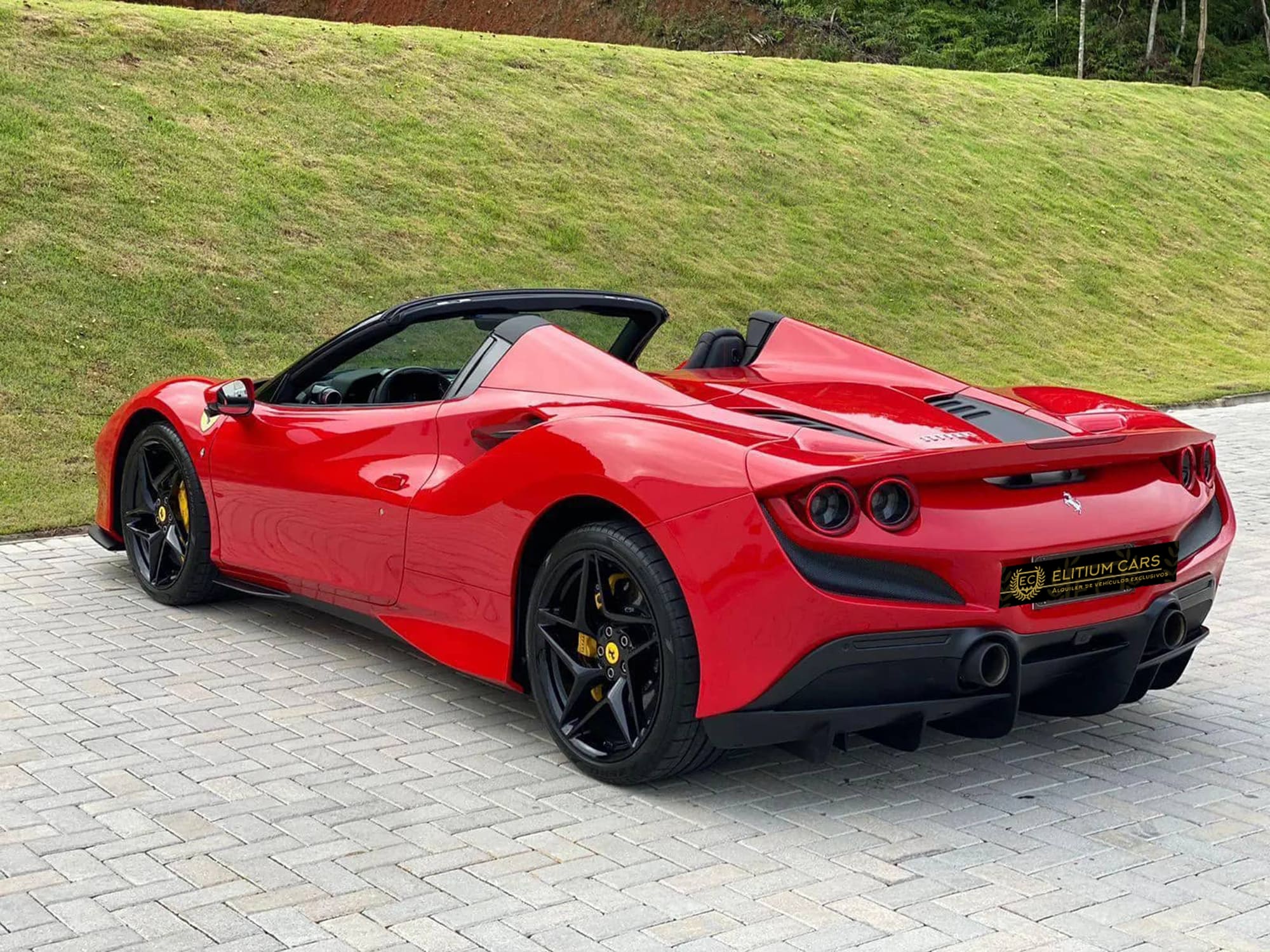 Ferrari-F8-Spider-5
