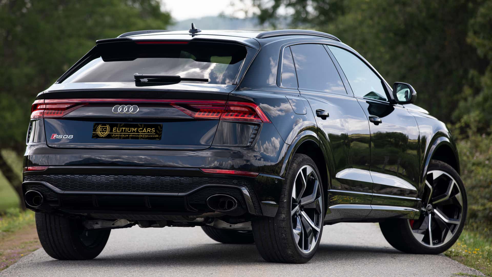Audi-RSQ8-4