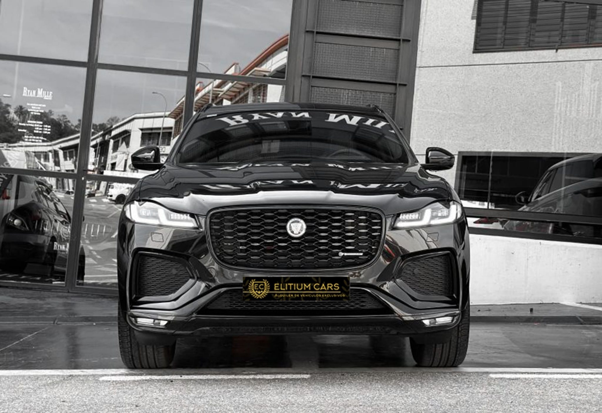 Jaguar-F-Pace-P250-R-Dynamic-3