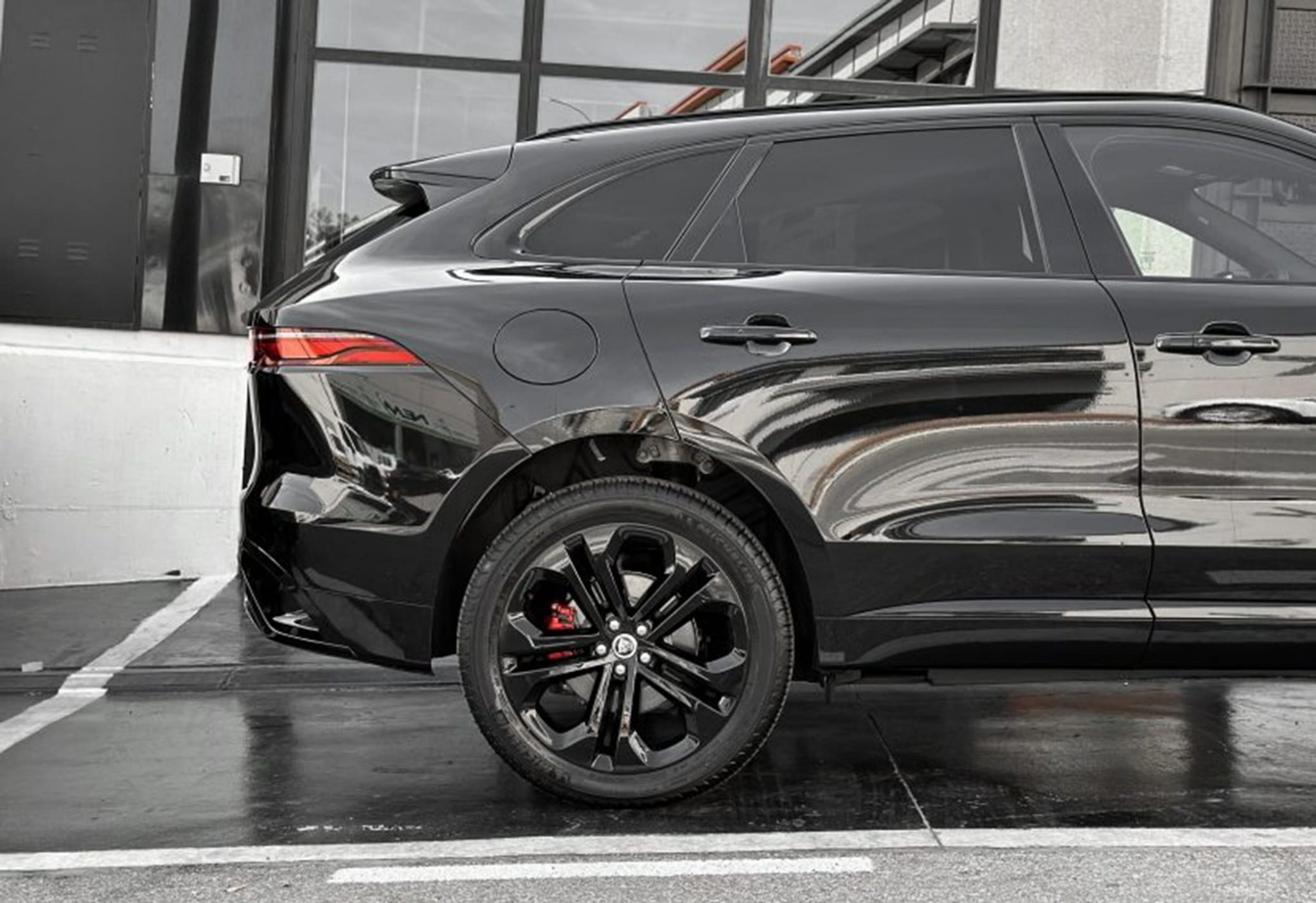 Jaguar-F-Pace-P250-R-Dynamic-5