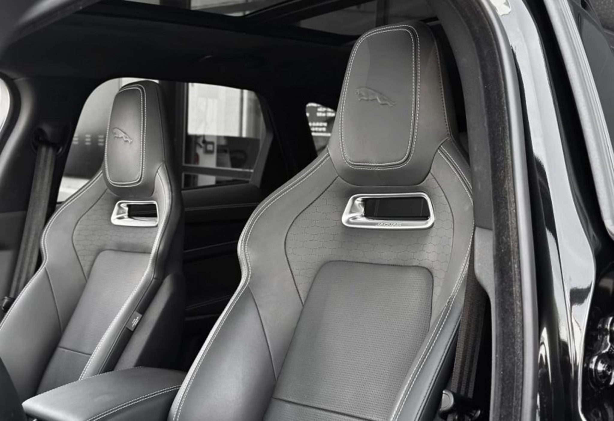 Jaguar-F-Pace-P250-R-Dynamic-7